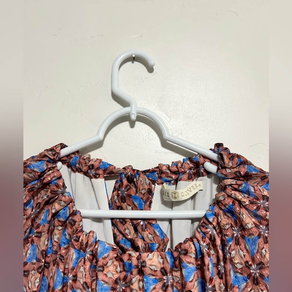 Marie Oliver‎ Kaleidoscope print Long sleeve
Bow tie back
Good preowned - Picture 5 of 9